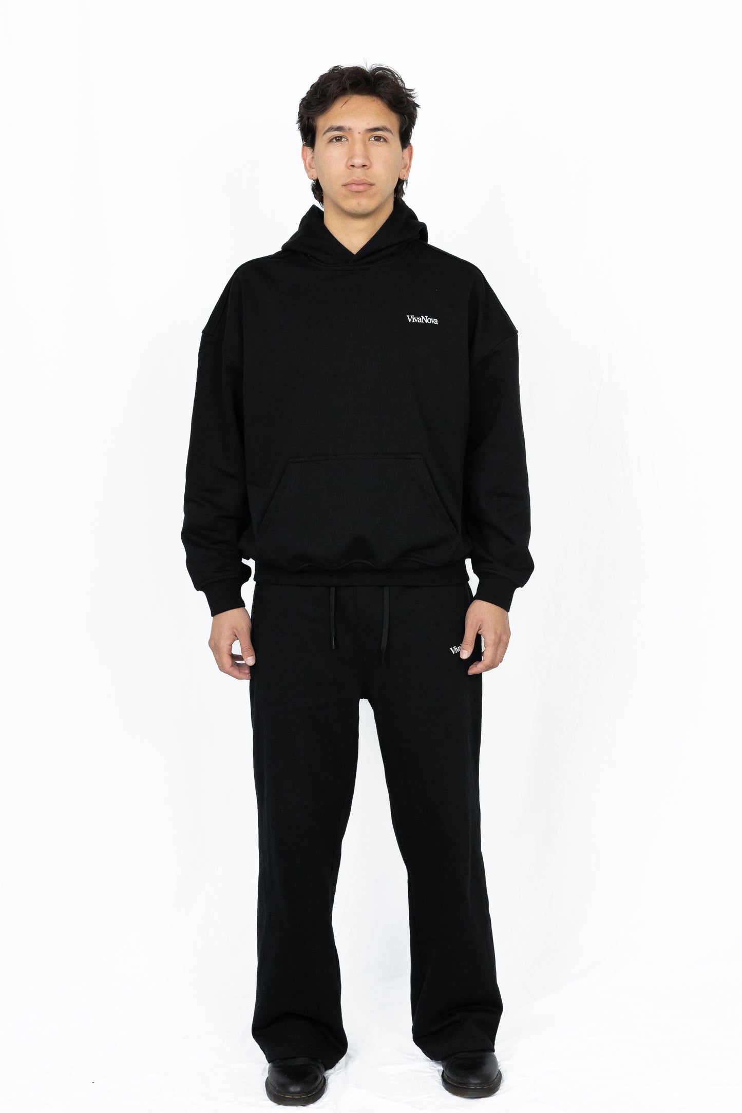 VIVANOVA HEAVYWEIGHT LOGO SET – BLACK. Hoodie + Sweatpants